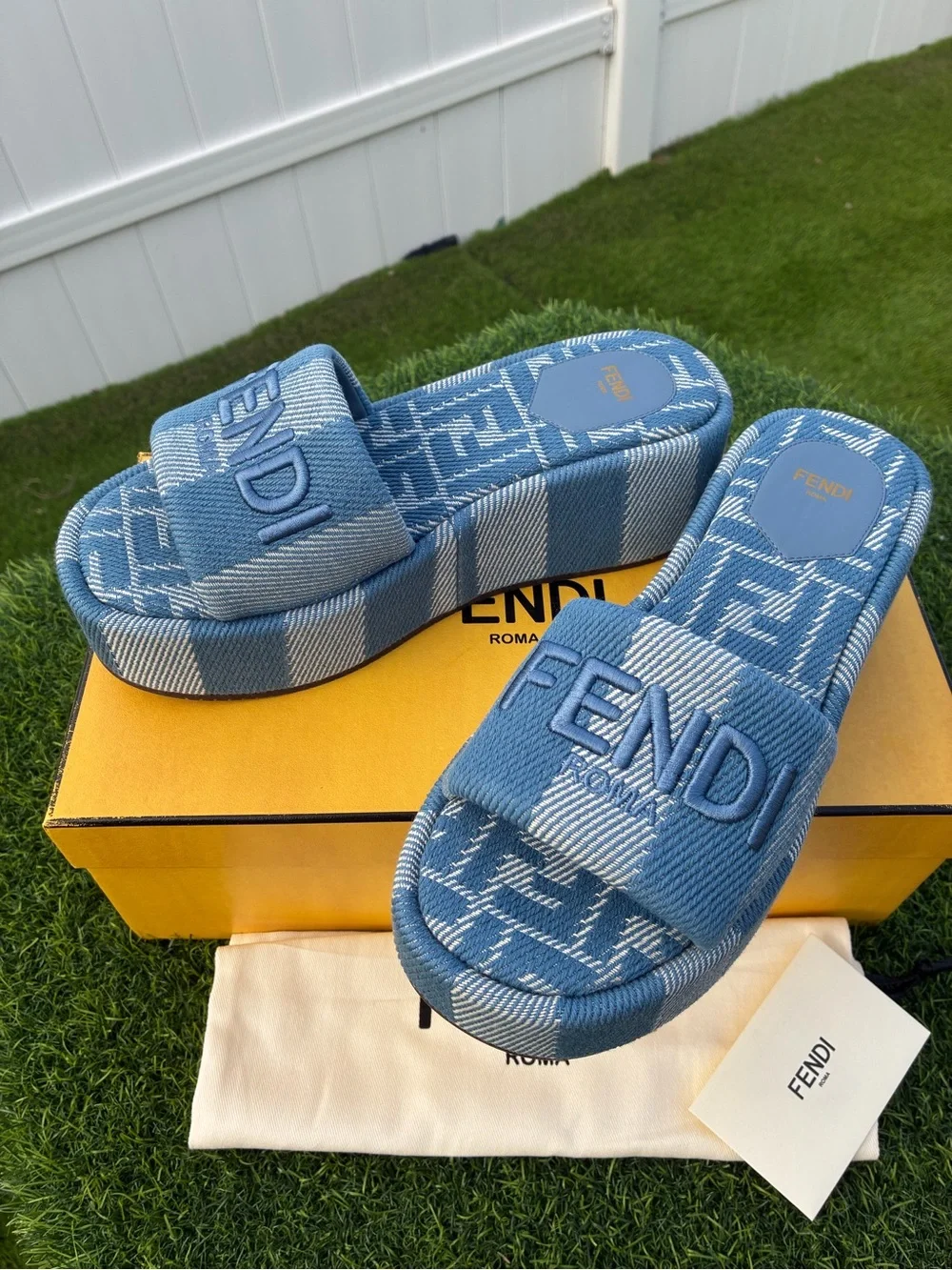 FENDI SUNSHINE STRIPED DENIM PLATFORM SLIDE SANDALS EMBROIDERED LOGO SZ 38.5 NEW